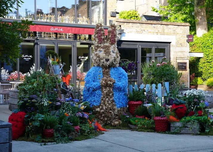 The Moyses Stevens floral installation